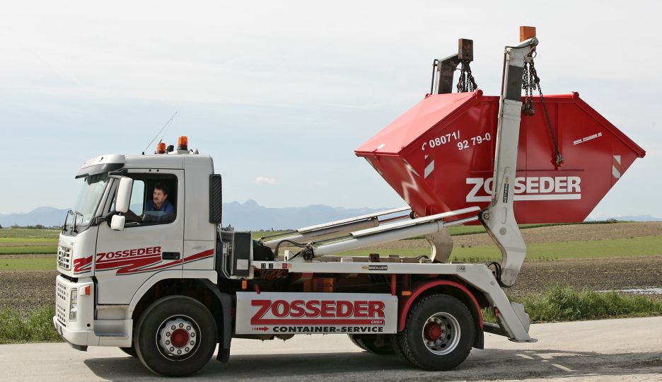 Zosseder Containerdienst-LKW im Einsatz Bild